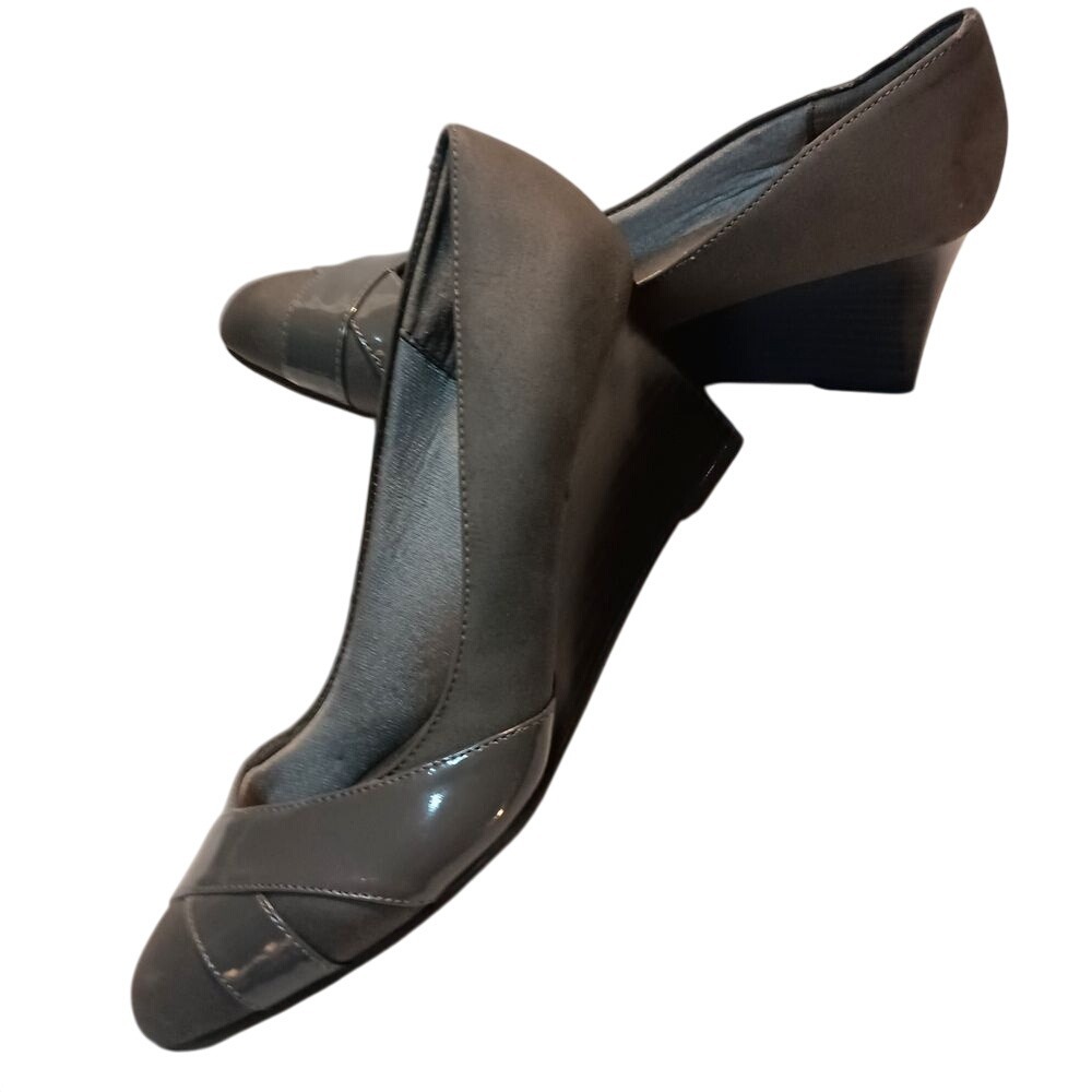 Life Stride Velocity with Memory Foam NWOT‎ wedge heels SKUW113